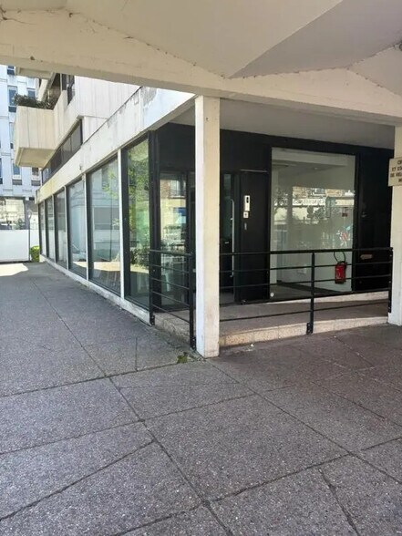 Retail in Sèvres for lease - Building Photo - Image 2 of 7