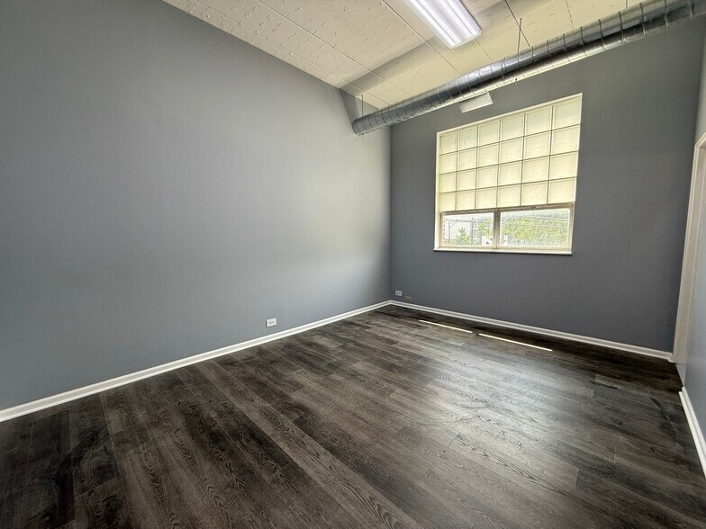 2252-2260 N Elston Ave, Chicago, IL à louer - Photo du bâtiment - Image 2 de 10