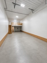 15 King St, Auburn, NH for lease Interior Photo- Image 2 of 5