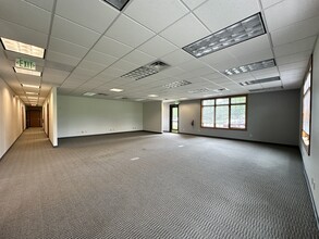 901 Chestnut Hills Pky, Fort Wayne, IN for sale Interior Photo- Image 1 of 10