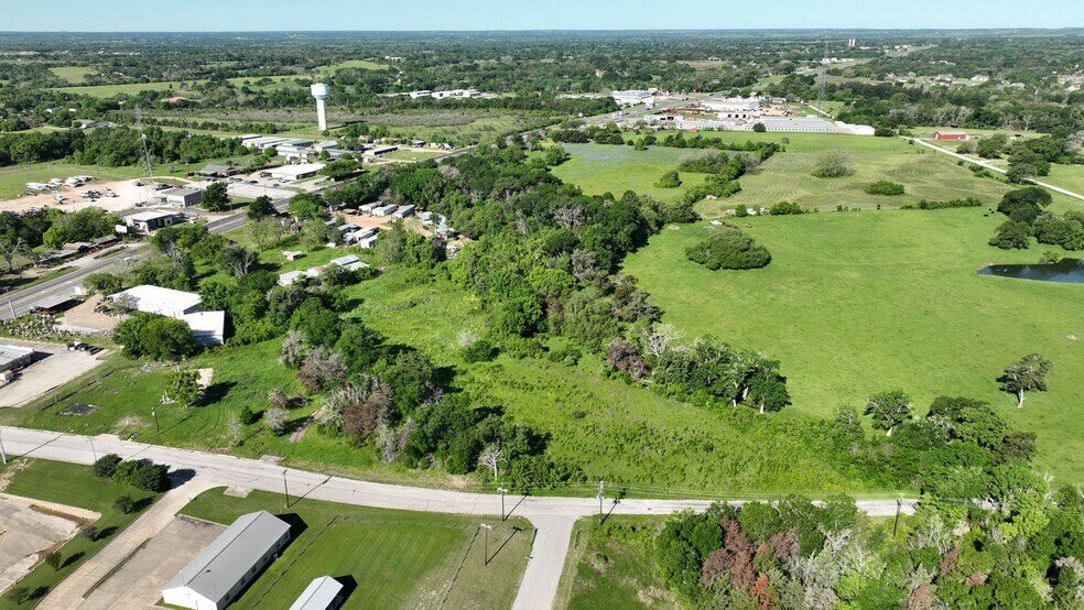 2320 Hwy 290, Brenham, TX à vendre - Photo du bâtiment - Image 2 de 42