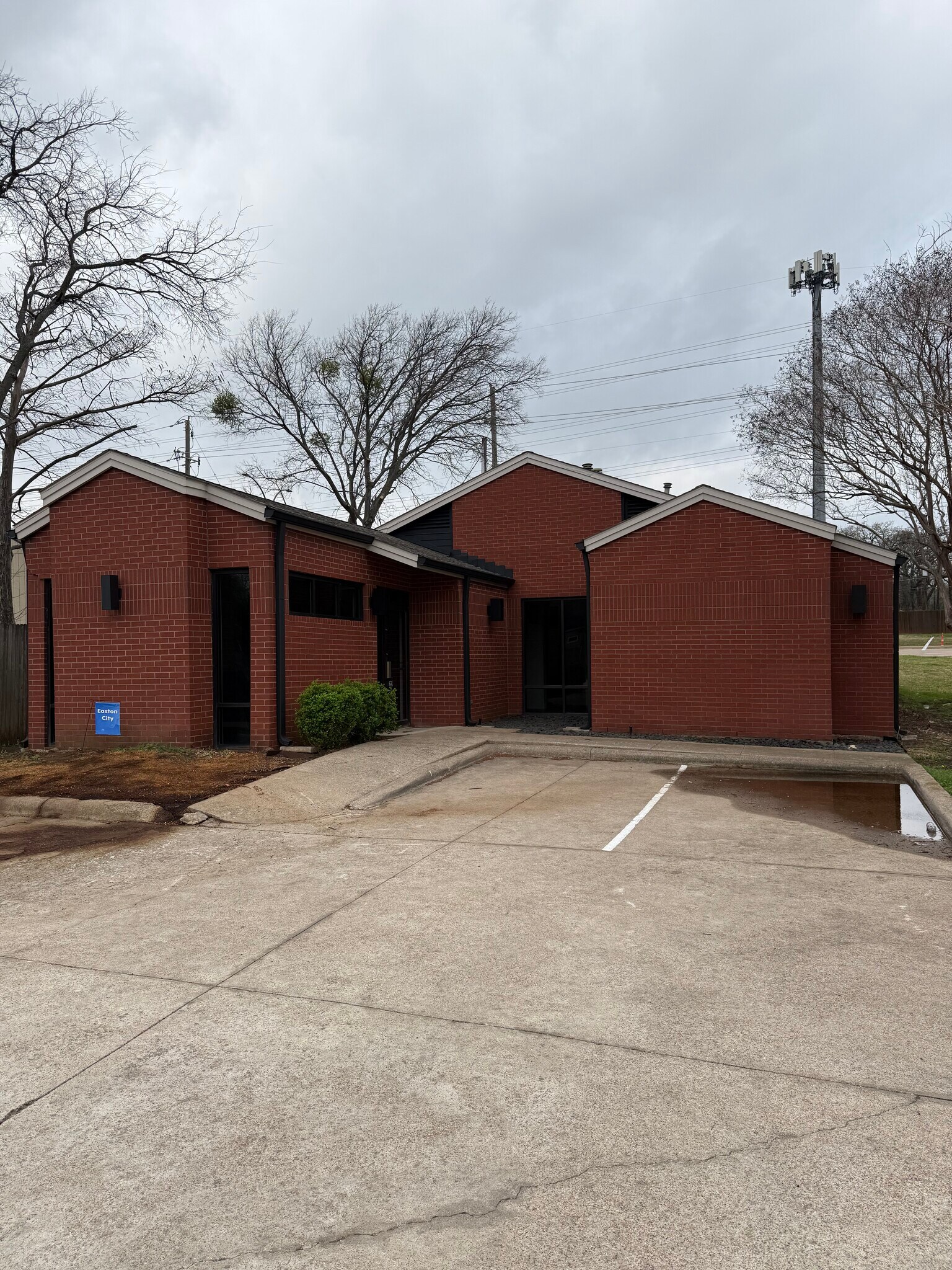2401 W Green Oaks Blvd, Arlington, TX à louer Photo du bâtiment- Image 1 de 26