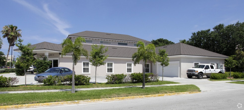 423 Delaware Ave, Fort Pierce, FL à louer - Photo du bâtiment - Image 2 de 12