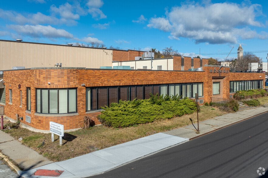 40 Mulberry St, Middletown, NY for lease - Building Photo - Image 2 of 10