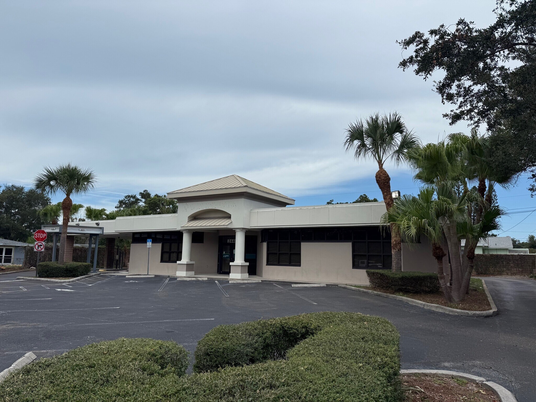 2440 Sunset Point Rd, Clearwater, FL for lease Primary Photo- Image 1 of 20
