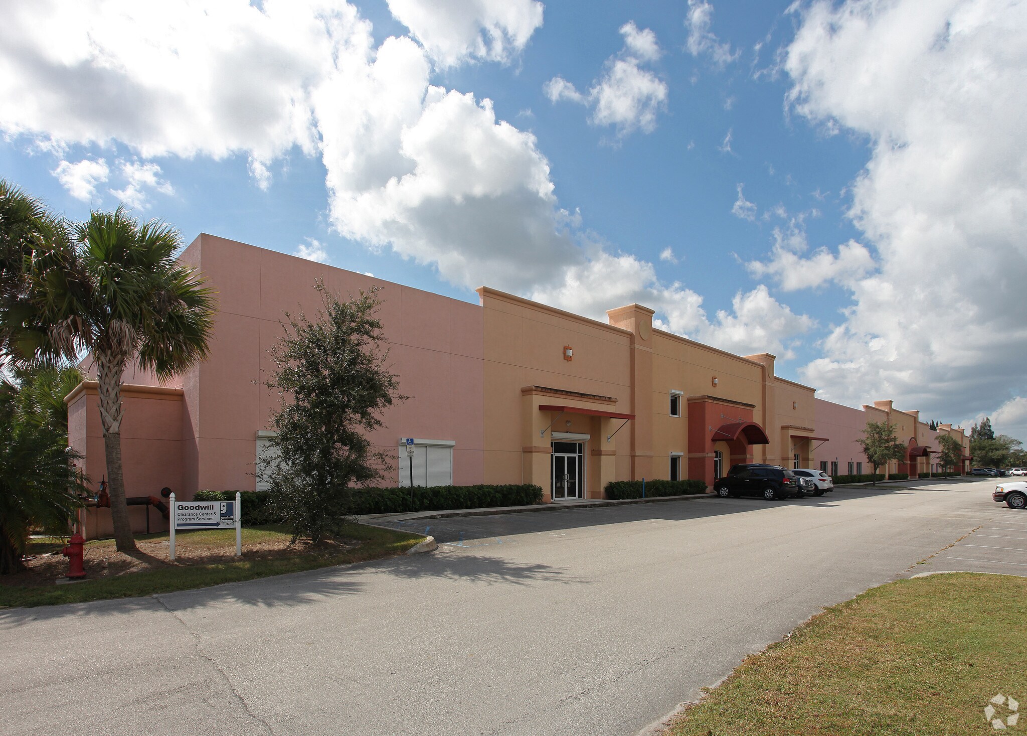 801-821 S Kings Hwy, Fort Pierce, FL à louer Photo principale- Image 1 de 10