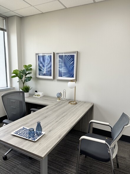 3029 S Sherwood Forest Blvd, Baton Rouge, LA for sale - Interior Photo - Image 2 of 70