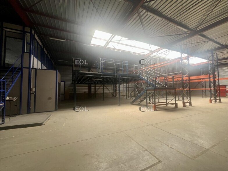 Industrial in Saint-Soupplets for lease - Building Photo - Image 3 of 11