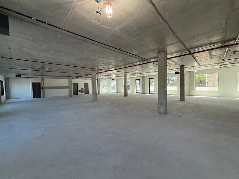 206 Ditmas Ave, Brooklyn, NY à louer - Photo du bâtiment - Image 2 de 9