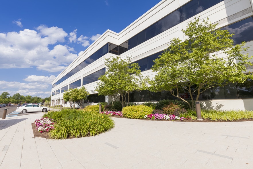 100 Witmer Rd, Horsham Township, PA for lease - Building Photo - Image 2 of 12