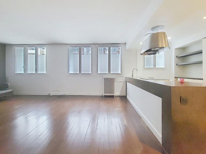 Immeuble residentiel dans Paris à vendre - Photo intérieure - Image 1 de 4