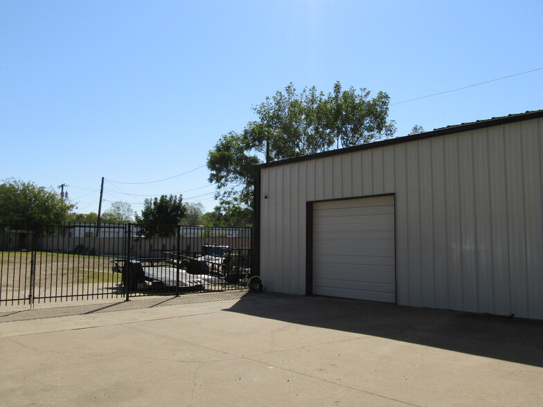 1324 N Main St, Paris, TX à vendre - Photo du bâtiment - Image 3 de 10