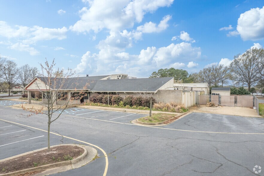 2324 Chesapeake Square Ring Rd, Chesapeake, VA à vendre - Photo du bâtiment - Image 3 de 5