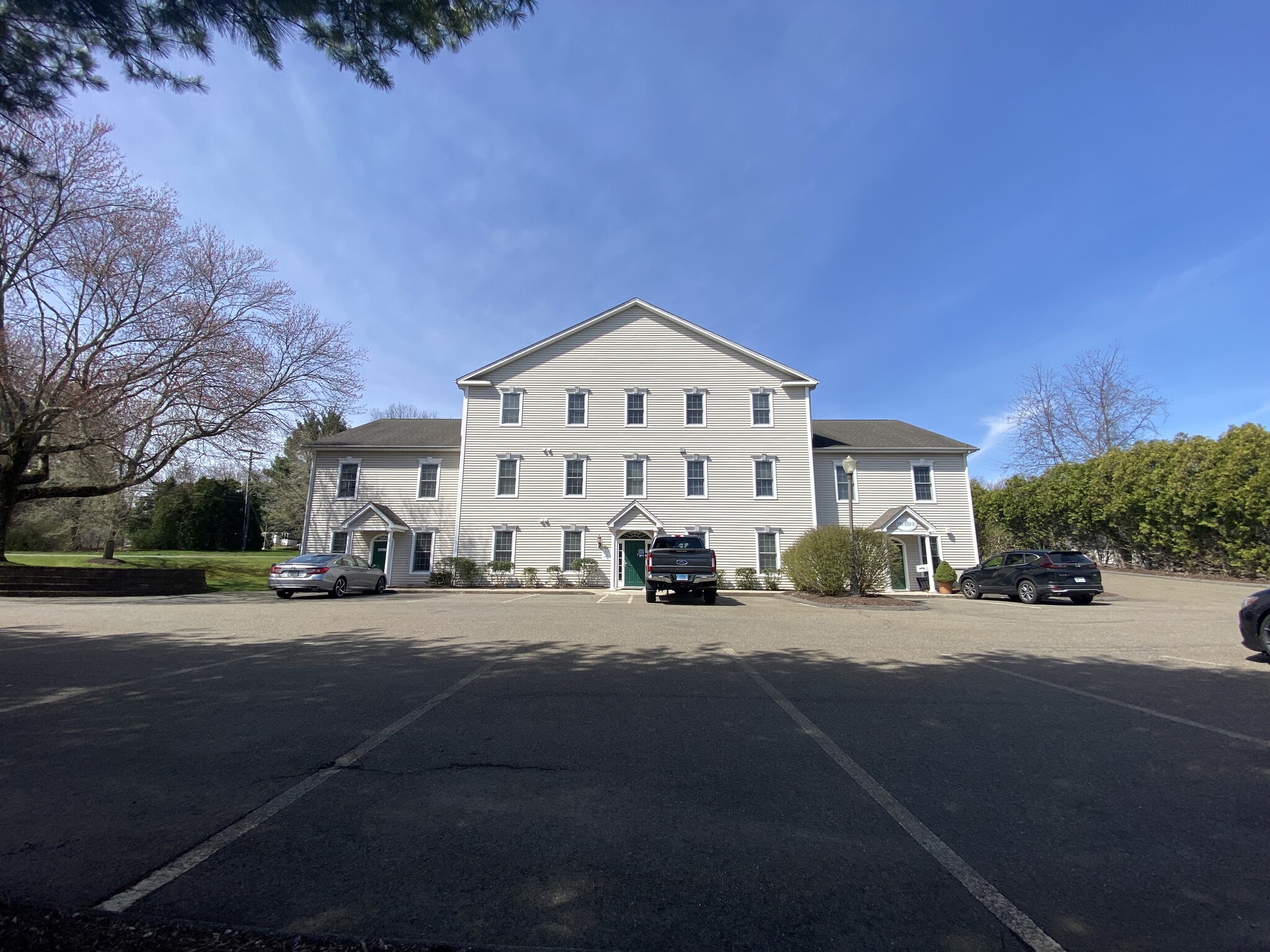 110 Court St, Cromwell, CT à vendre Photo du bâtiment- Image 1 de 1