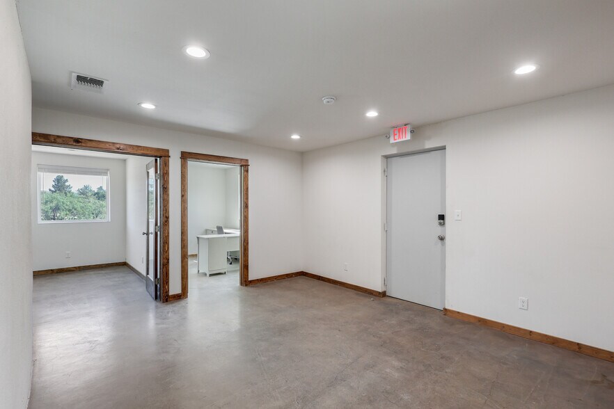 2160 TX-118, Alpine, TX à vendre - Photo du bâtiment - Image 2 de 31