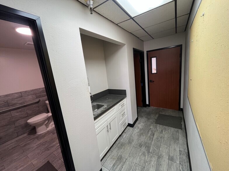 840 W 9th St, Upland, CA à louer - Photo intérieure - Image 3 de 12