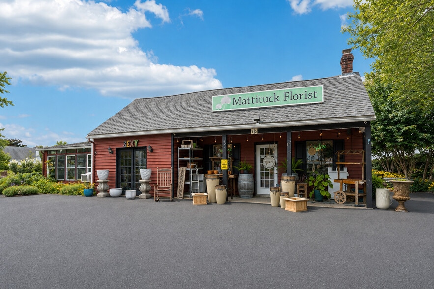 95 Love Ln, Mattituck, NY for sale - Building Photo - Image 1 of 32