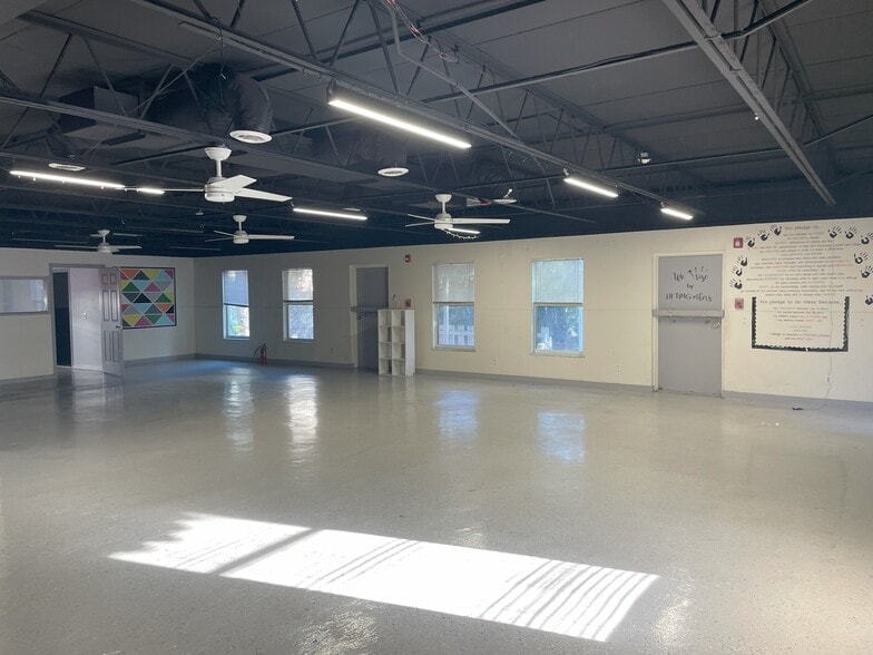 1847 1st Ave N, Saint Petersburg, FL à louer - Photo intérieure - Image 2 de 11