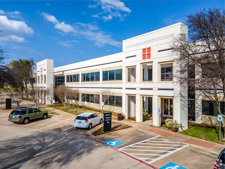 1301 E Arapaho Rd, Richardson, TX à louer - Photo du bâtiment - Image 1 de 5