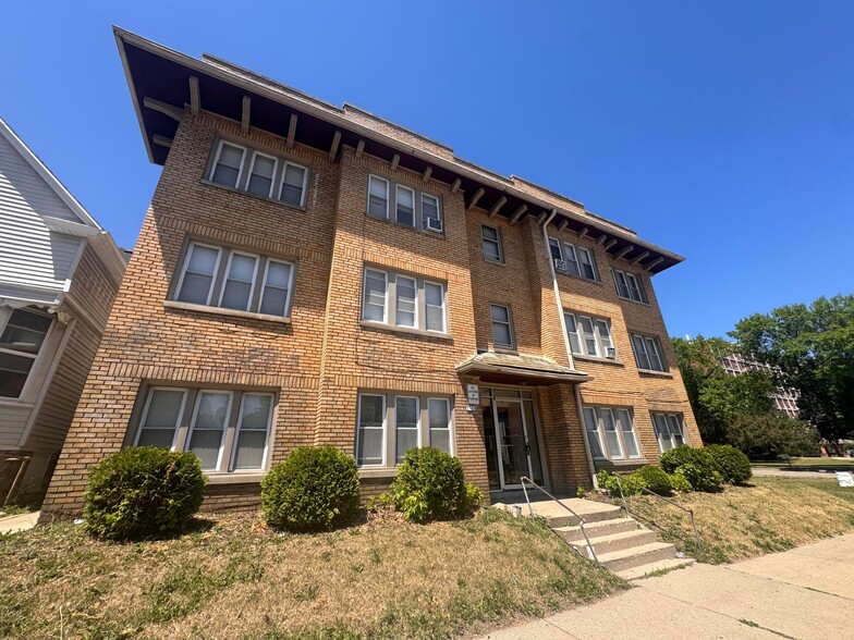 2767 N Holton St, Milwaukee, WI for sale - Building Photo - Image 2 of 31