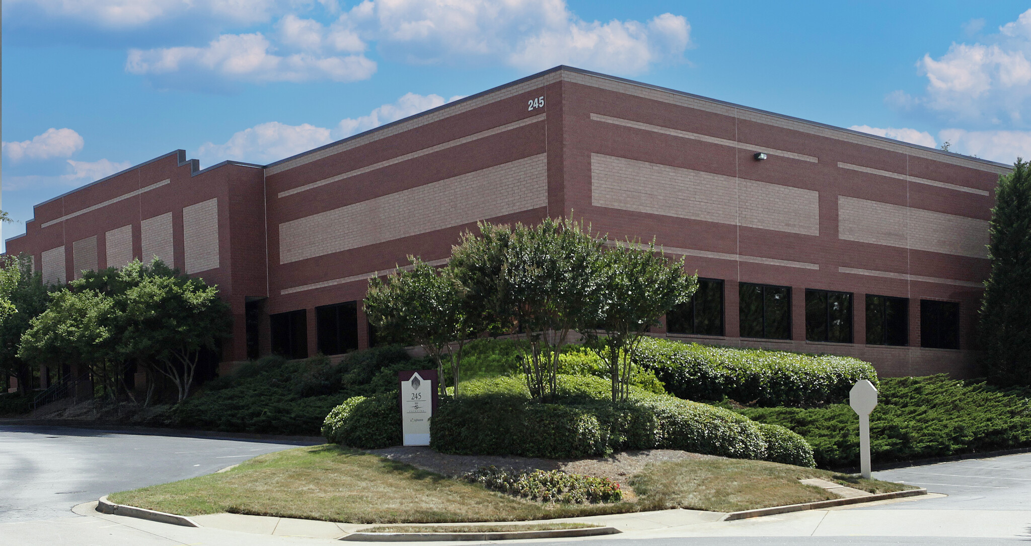 245 Hembree Park Dr, Roswell, GA for lease Building Photo- Image 1 of 4