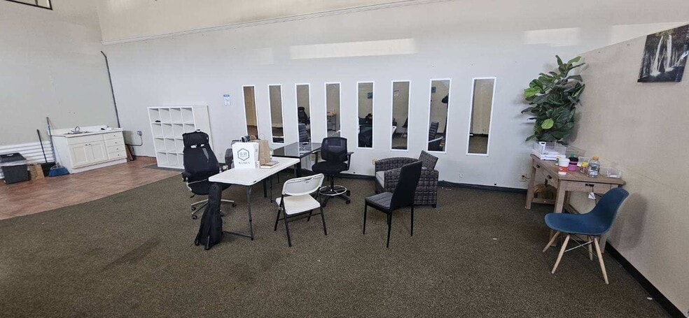 5225 E 2nd St, Long Beach, CA for lease - Interior Photo - Image 3 of 5