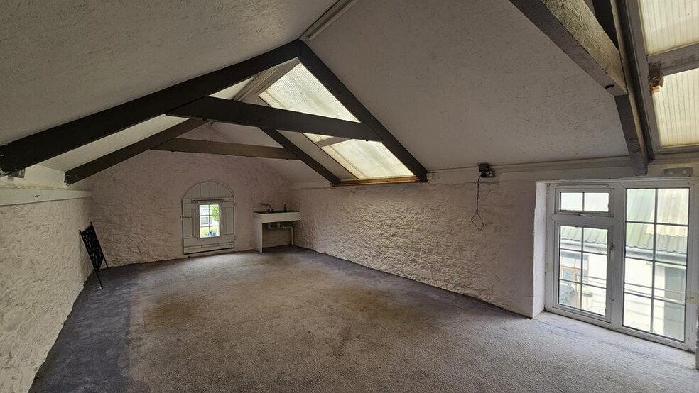 Totnes Rd, Ipplepen for lease - Interior Photo - Image 2 of 2