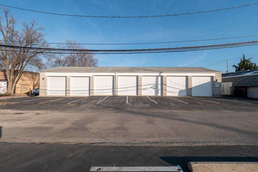 880 - 896 King Ave portefeuille de 3 propriétés à vendre sur LoopNet.ca - Photo du bâtiment - Image 3 de 13