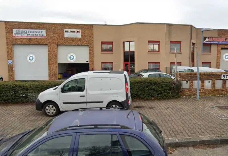 Flex dans Vénissieux à louer - Photo du bâtiment - Image 1 de 10