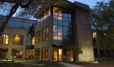 710 Johnnie Dodds Blvd, Mount Pleasant, SC for lease Building Photo- Image 2 of 14