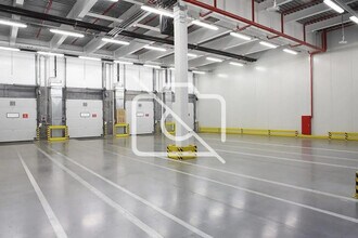 Industriel dans Savigny-le-Temple à louer Photo intérieure- Image 1 de 2