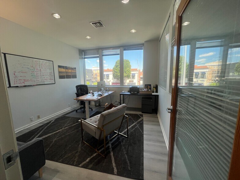 333 S Beverly Dr, Beverly Hills, CA à louer - Photo du bâtiment - Image 3 de 17