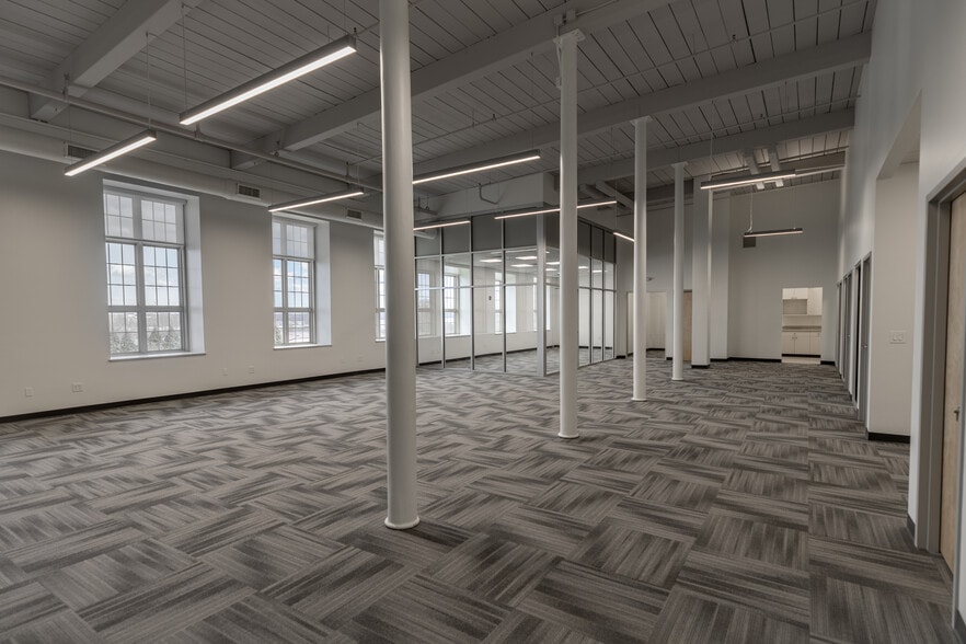 1 Father Devalles Blvd, Fall River, MA à louer - Photo intérieure - Image 2 de 16