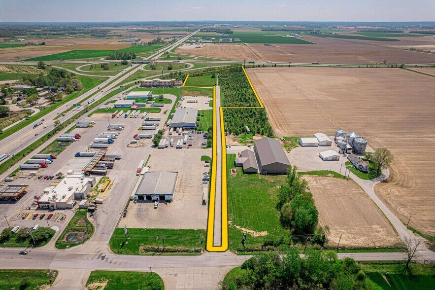 12793 S Northgate Dr, Haubstadt, IN à louer - Photo du bâtiment - Image 3 de 4
