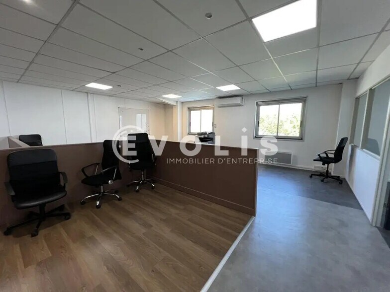Office in Neuilly-Plaisance for lease - Interior Photo - Image 2 of 9