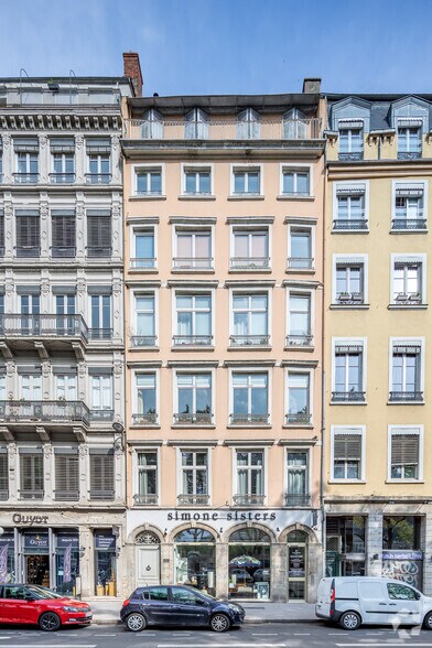 Retail in Lyon for lease - Primary Photo - Image 1 of 3