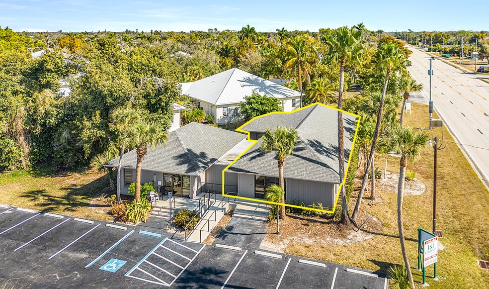 16680 Mcgregor Blvd, Fort Myers, FL for lease - Primary Photo - Image 1 of 10