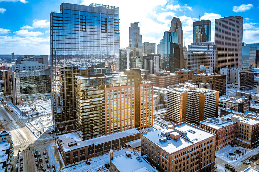 270 Hennepin Ave, Minneapolis, MN à vendre - Photo du bâtiment - Image 1 de 1