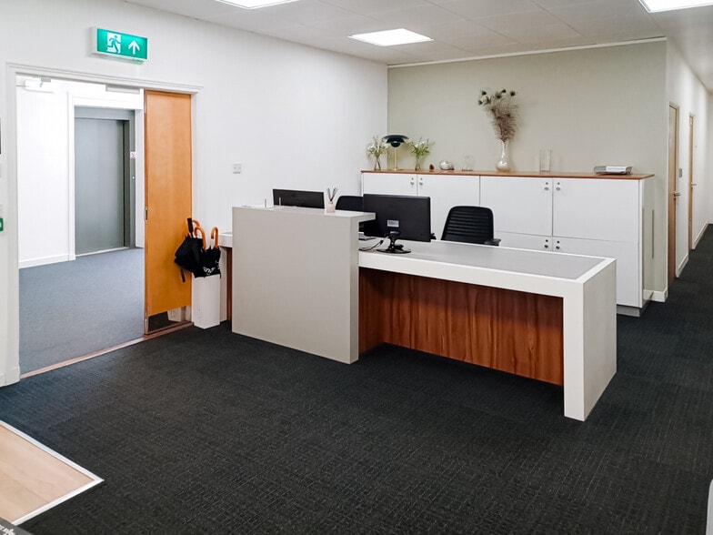 8 Deer Park Ave, Livingston for lease - Interior Photo - Image 2 of 10