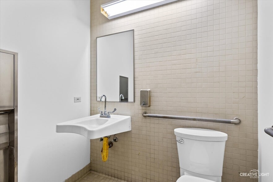 164-166 N Gilbert St, South Elgin, IL à louer - Photo intérieure - Image 3 de 9