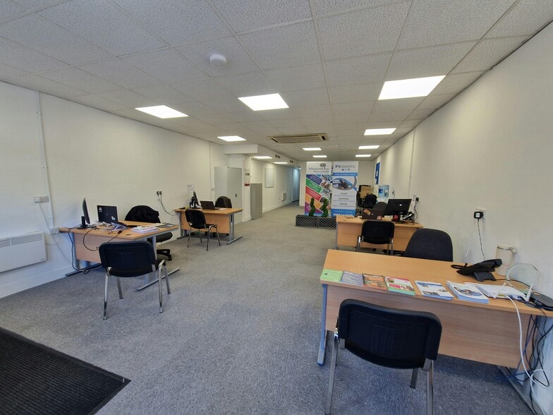 98 West St, Fareham à vendre - Photo du bâtiment - Image 3 de 14