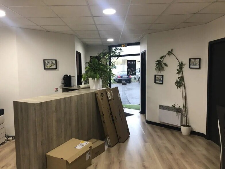 Office in Bègles for lease - Lobby - Image 3 of 6