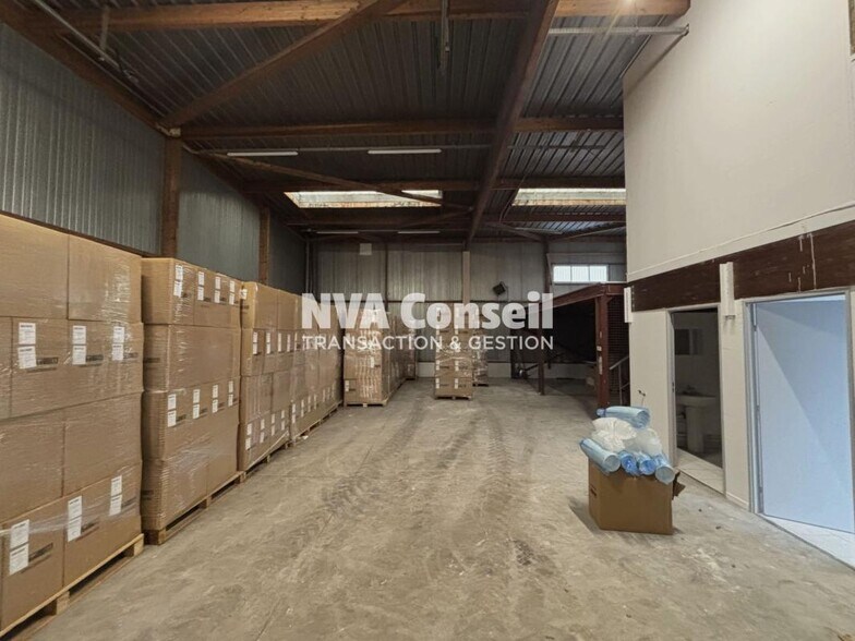 208 Chaussee Jules Cesar, Beauchamp for lease - Interior Photo - Image 3 of 5