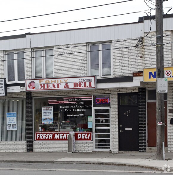 675 The Queensway, Toronto, ON for sale - Primary Photo - Image 1 of 1
