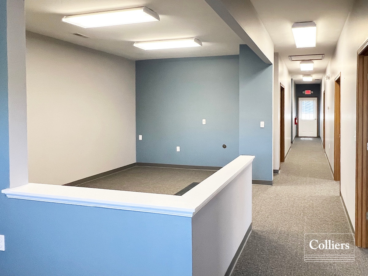 20-22 Portwest Ct, Saint Charles, MO for lease Interior Photo- Image 1 of 3