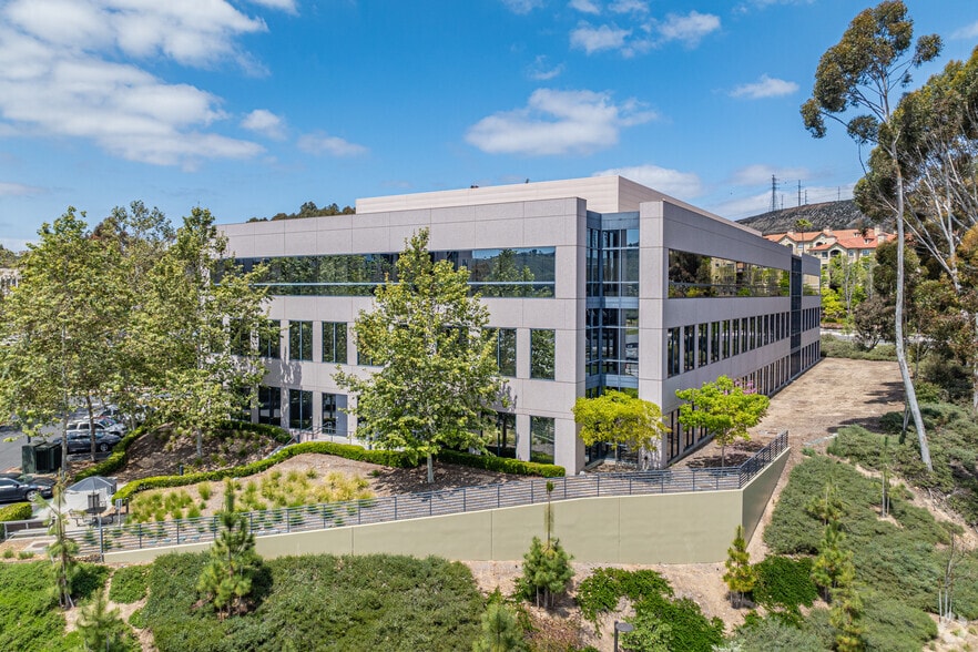2385 Northside Dr, San Diego, CA à louer - Photo du bâtiment - Image 3 de 6