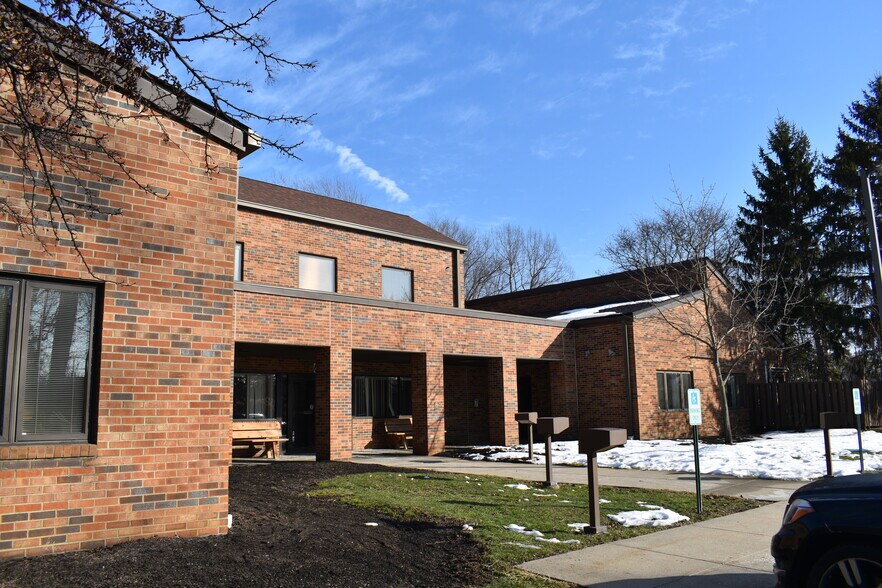 8445 Munson Rd, Mentor, OH à vendre - Photo du bâtiment - Image 3 de 12