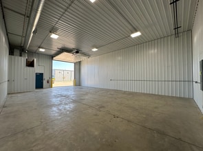 3249-3257 Moencks Ct, Bettendorf, IA for lease Interior Photo- Image 1 of 9