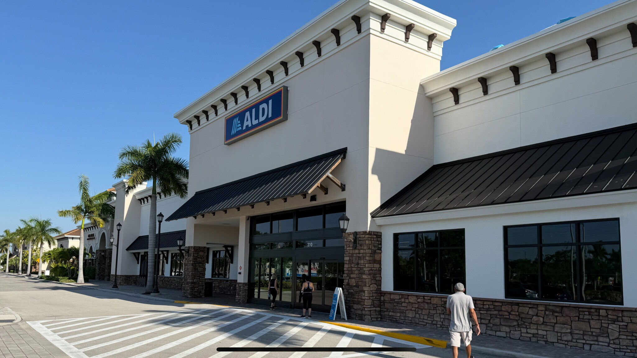 8811 W Boynton Beach Blvd, Boynton Beach, FL à louer Photo du bâtiment- Image 1 de 9