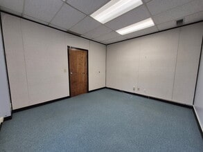 2500 W Broad St, Athens, GA for lease Interior Photo- Image 2 of 3
